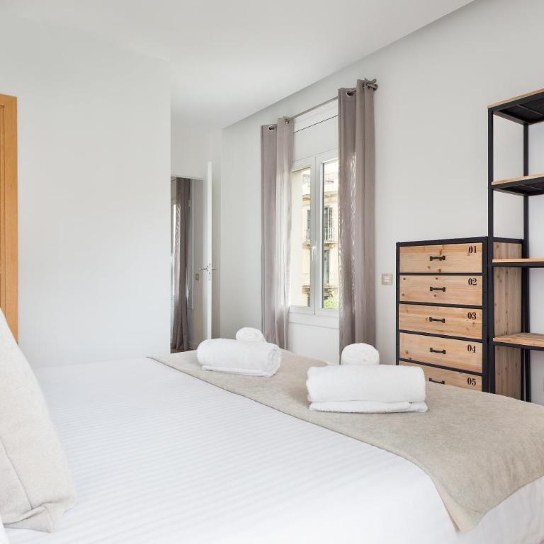 Amister Apartments - One-Bedroom Family Apartment - 7