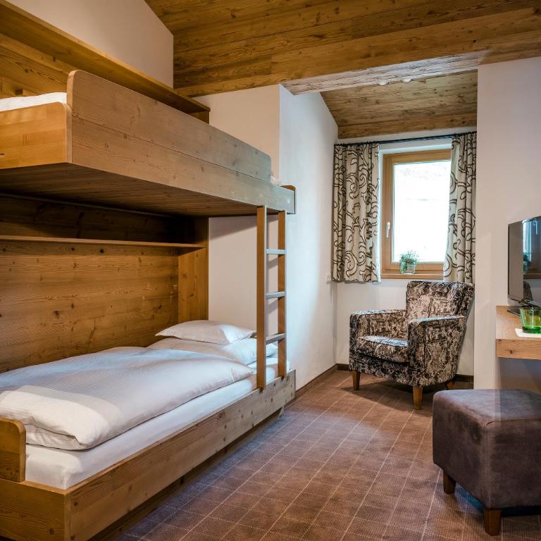 Hotel Auenhof - Familienzimmer mit Balkon - Nebengebäude - 8