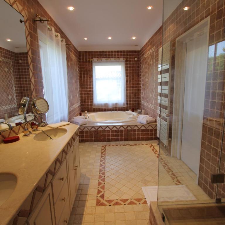 Aux charmes de grasse - Chambre Double - Vue sur Jardin - 5