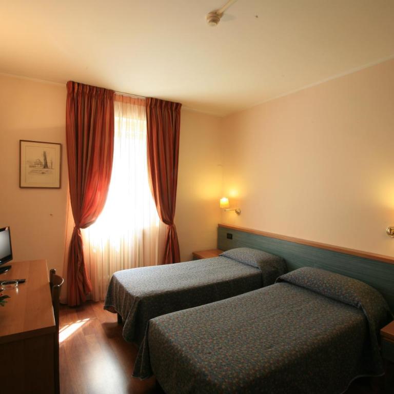 Hotel Roma - Camera Doppia con Letti Singoli - 1