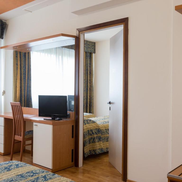 Hotel Airmotel - Camera Familiare - 3