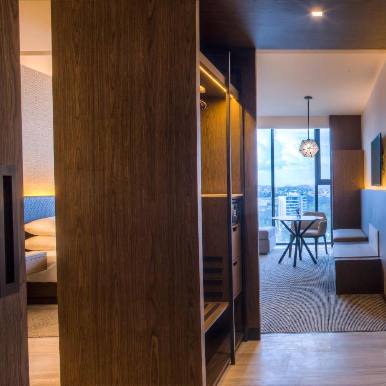 Hyatt Regency Andares Guadalajara - Habitación con cama extragrande y vistas a la ciudad - 2