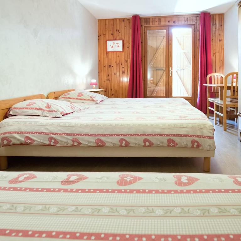La Roche du Croue - Dreibettzimmer mit Bergblick - 1