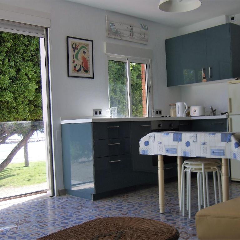 BEACHFRONT APARTMENT with TERRACE 1ST LINE - Apartamento con vistas al mar - 2