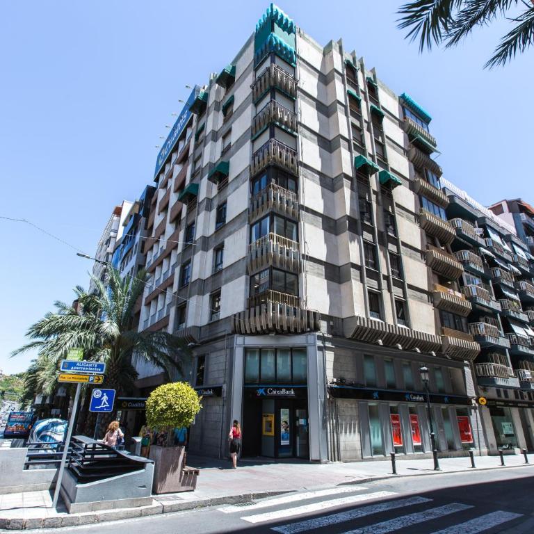The Lucky Flats - Luceros - Three-Bedroom Apartment - 5