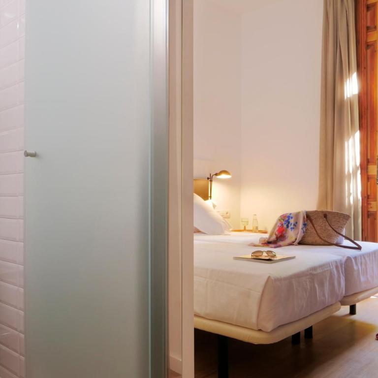 Som Nit Triomf - Double or Twin Room with Balcony - 11