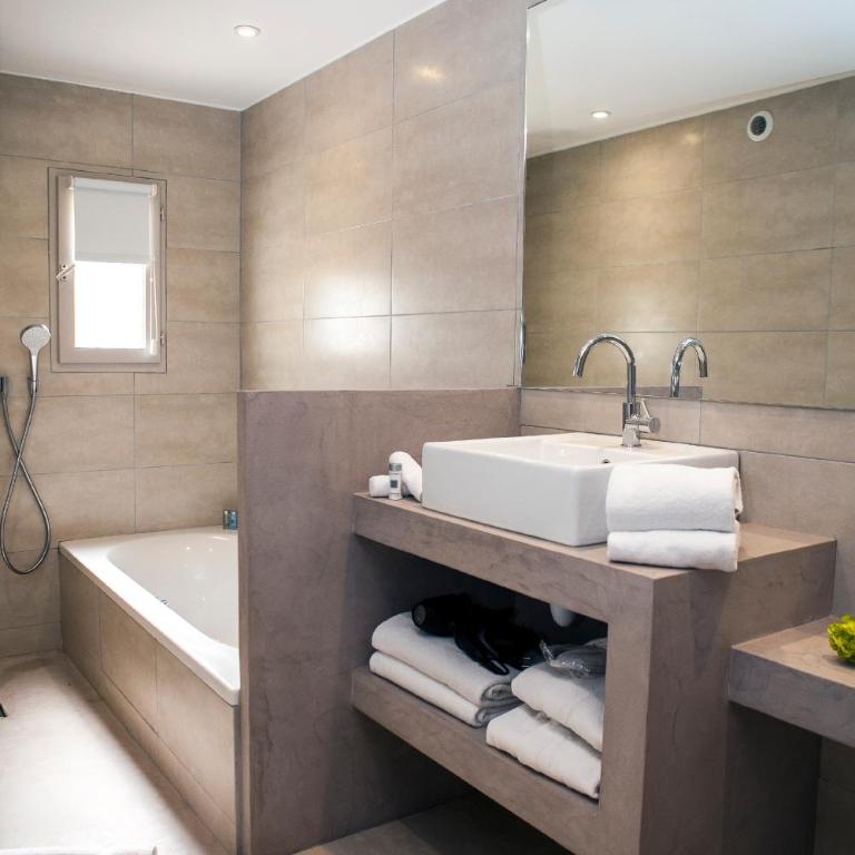 Hôtel Font Mourier - Chambre Double Prestige avec Baignoire et Douche - 4