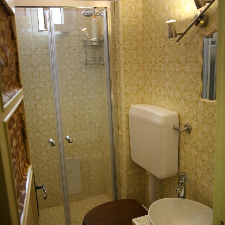 Napoli Retro - Camera Matrimoniale con Bagno in Comune - 3