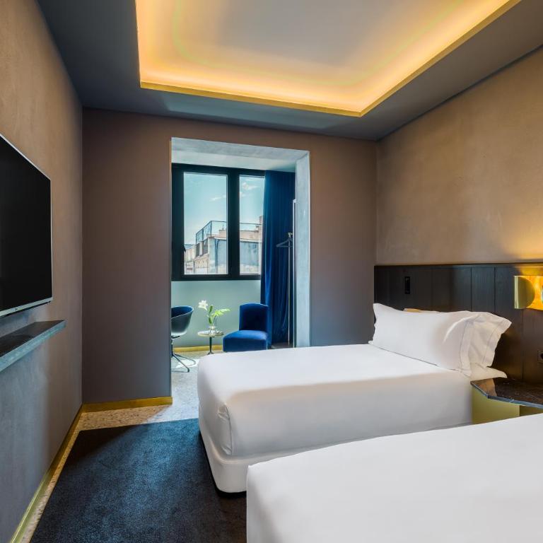Room Mate Collection Gerard, Barcelona - Deluxe Double Room - 9