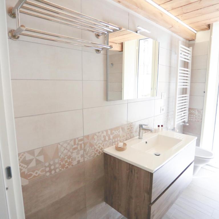 IL VIAGGIATORE VIA INDIPENDENZA B&B - Deluxe Quadruple Room - 11