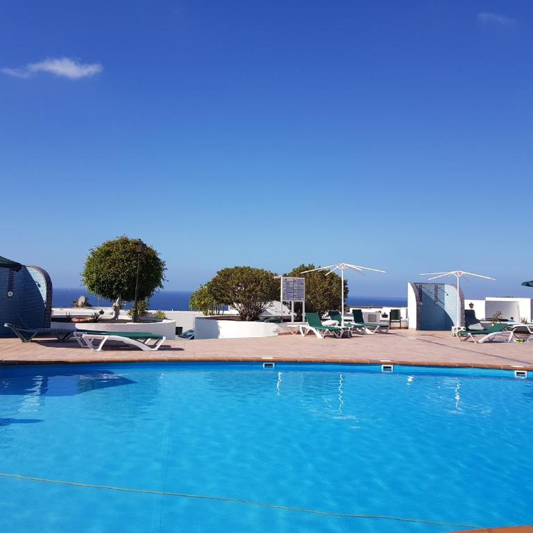 Loma Green - Apartment with Pool View - 1