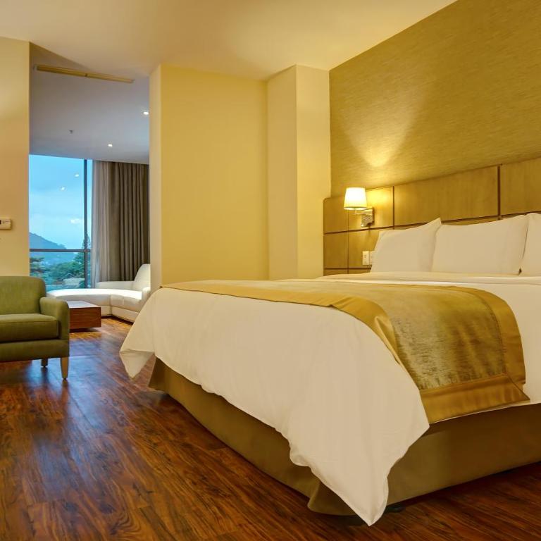 Radisson Hotel Guayaquil - Suite Deluxe con cama extragrande para no fumadores - 1