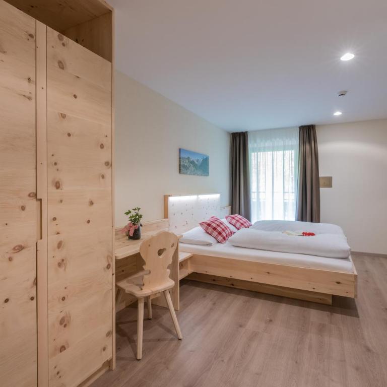 Hotel Alpenrast - Classic Doppelzimmer mit Balkon - 10