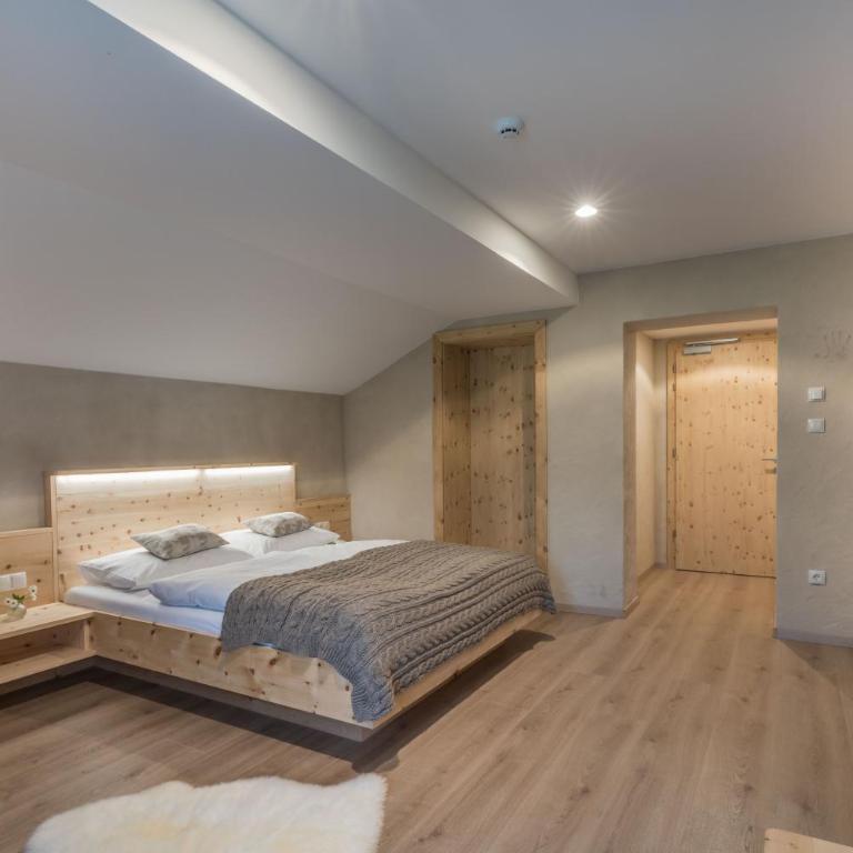 Hotel Alpenrast - Classic Doppelzimmer mit Balkon - 8