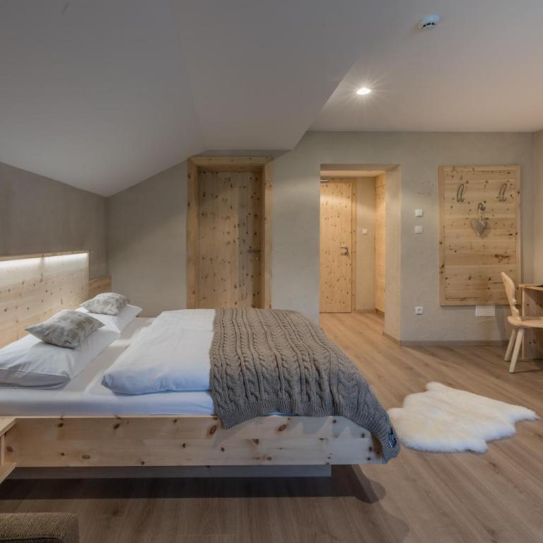Hotel Alpenrast - Classic Doppelzimmer mit Balkon - 7