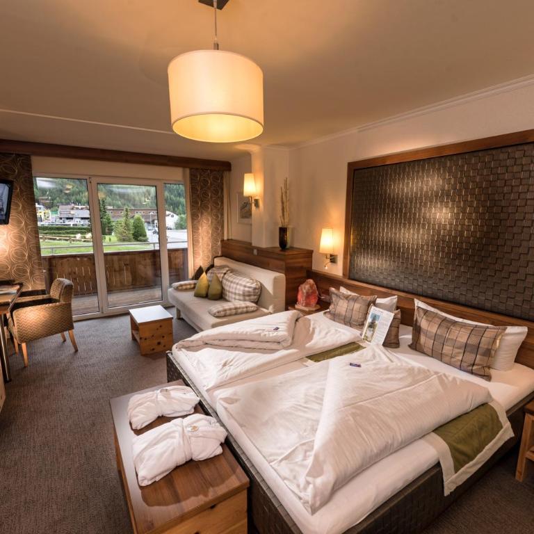 Hotel Andy 4 Sterne Superior - Deluxe Doppelzimmer mit Balkon - 2