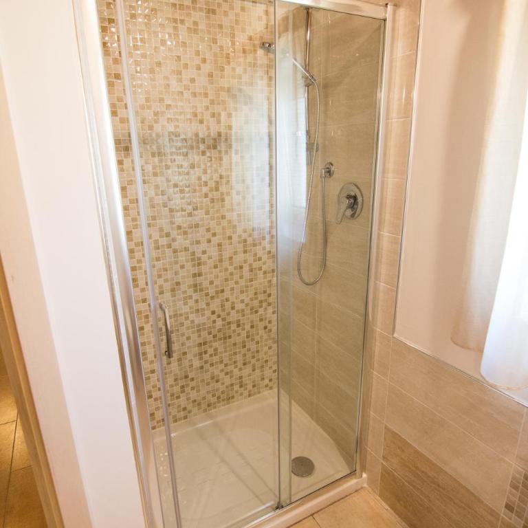 Le mansardine - Suite Deluxe con Vasca Idromassaggio - 9