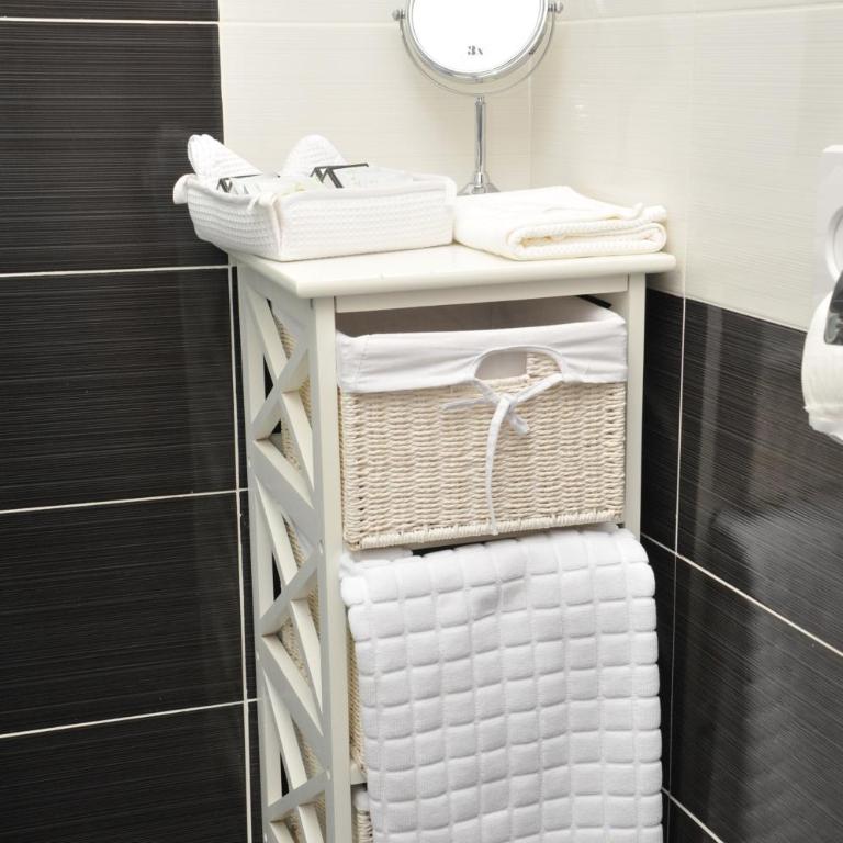 Apartments Biser - Deluks Apartman sa 2 Spavaće Sobe, Terasom i Hidromasažnom Kadom - 11