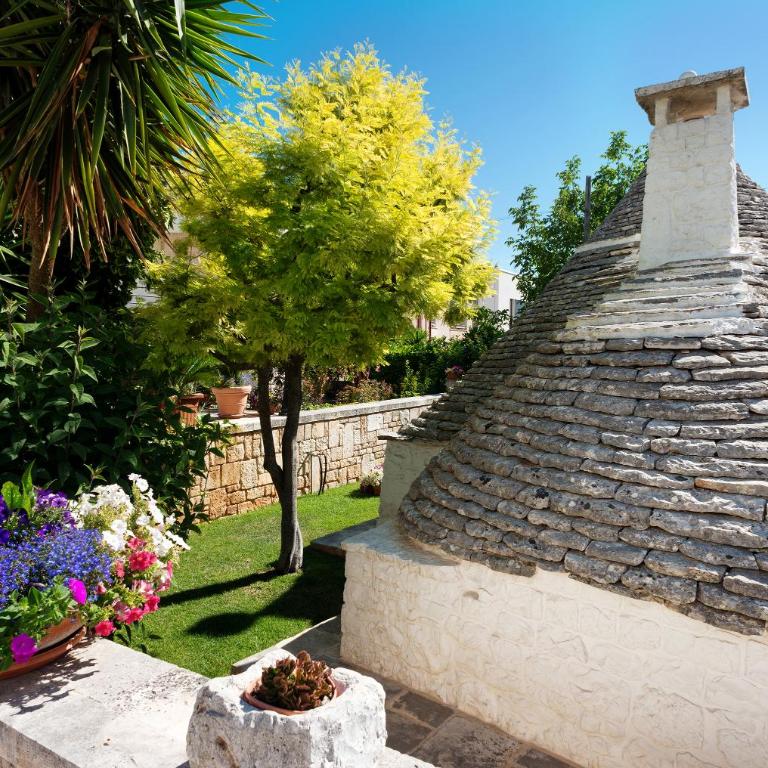 Trullo Giardino Fiorito - Camera Matrimoniale con Vista Giardino - 3