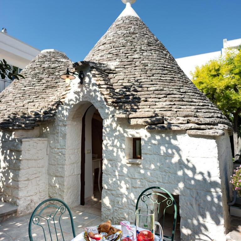 Trullo Giardino Fiorito - Camera Matrimoniale con Vista Giardino - 4
