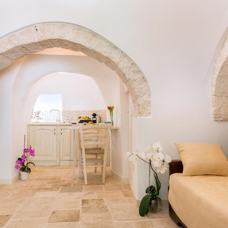 Trullo Giardino Fiorito - Camera Matrimoniale con Vista Giardino - 15