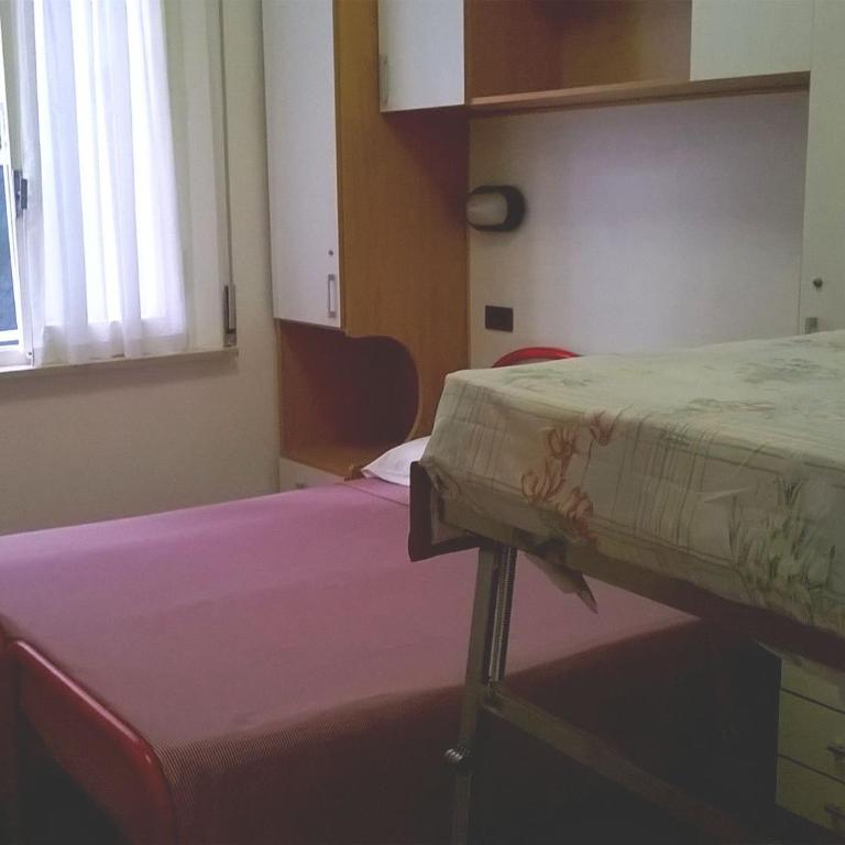 Hotel Parigi - Camera Quadrupla Economy con Bagno in Comune - 2