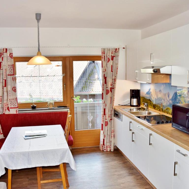 Astoria Appartements - Apartment mit 1 Schlafzimmer und Balkon - 1