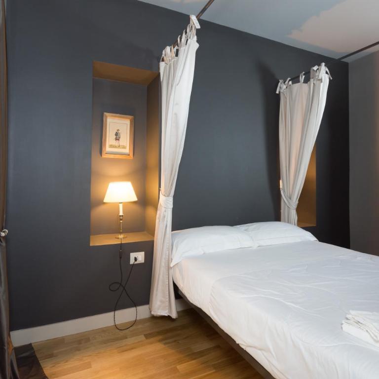 Porta Palace Apartments - One-Bedroom Apartment - 4