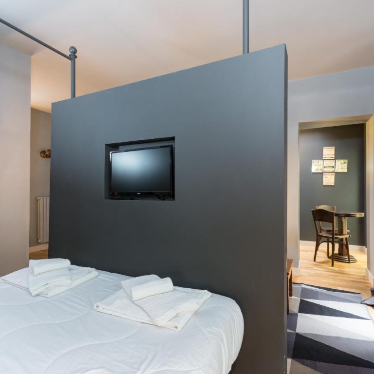 Porta Palace Apartments - One-Bedroom Apartment - 6