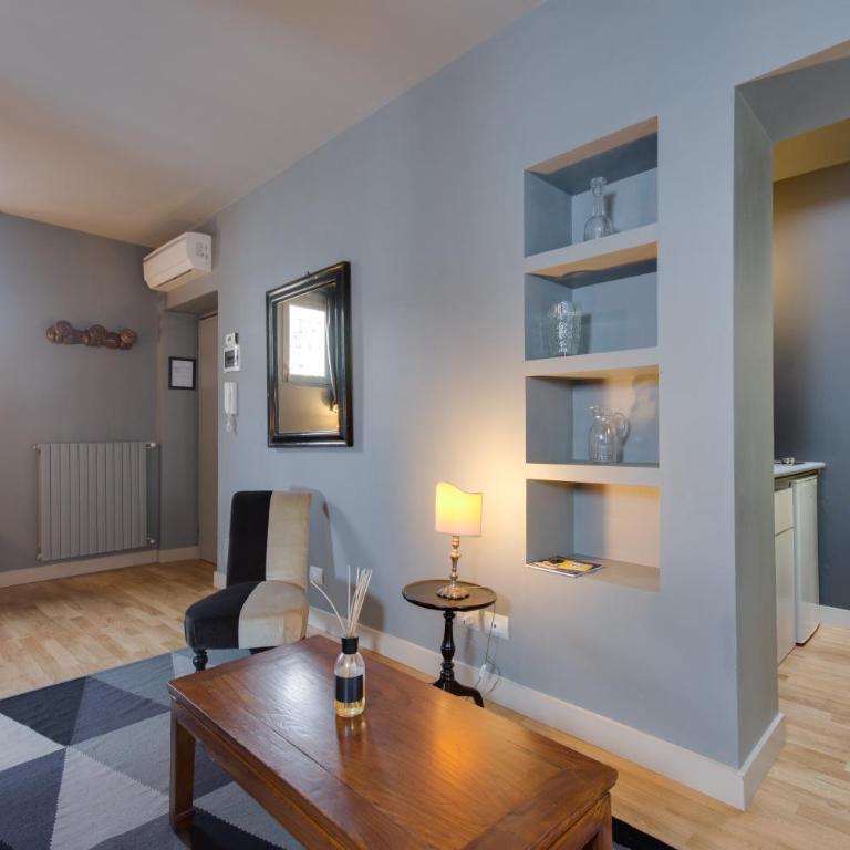Porta Palace Apartments - One-Bedroom Apartment - 3
