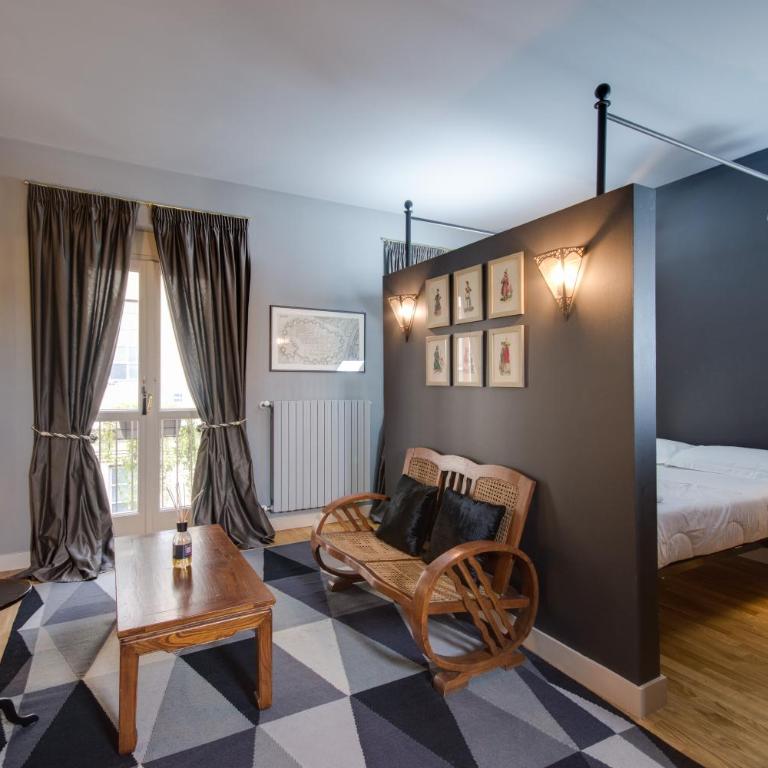 Porta Palace Apartments - One-Bedroom Apartment - 2