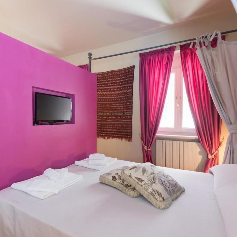 Porta Palace Apartments - One-Bedroom Apartment with Balcony - 1