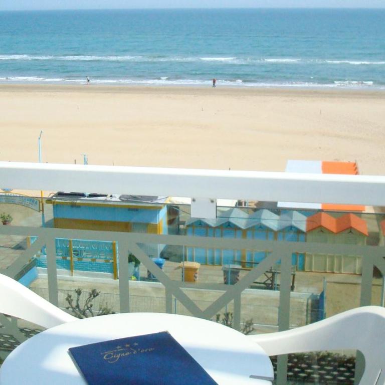 Hotel Cigno D'Oro - Quadruple Room with Sea View - 4