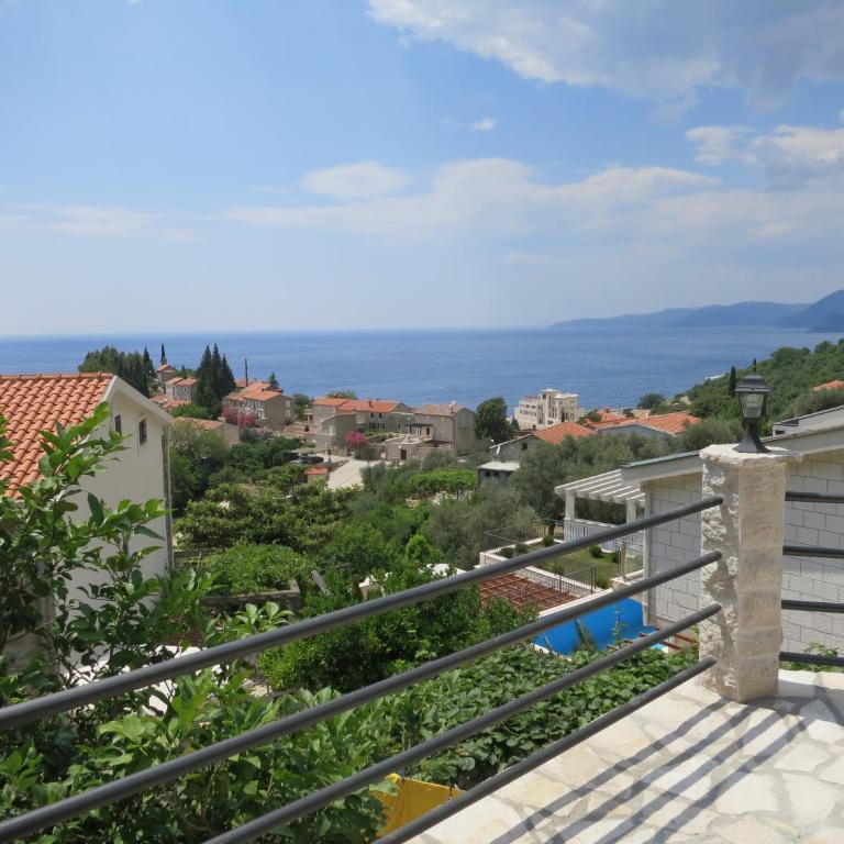 Reževići Apartments - Studio Apartment with Sea View - 1