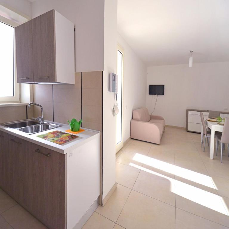 Leo Apartments - Appartamento con Balcone - 8