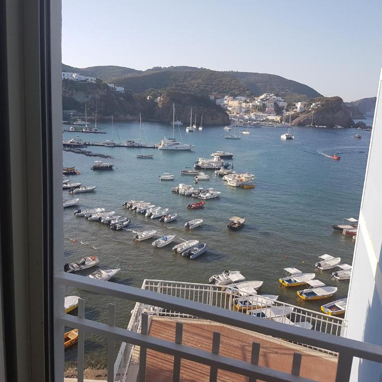 Hotel La Baia - Camera Tripla con Vista Mare - 5