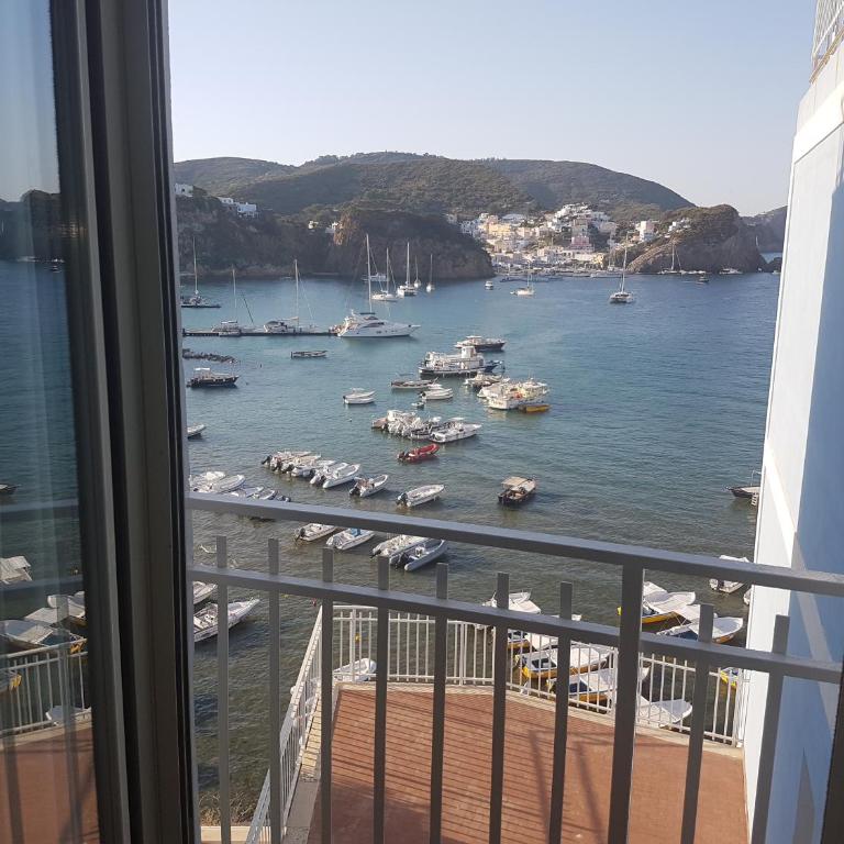 Hotel La Baia - Camera Tripla con Vista Mare - 4