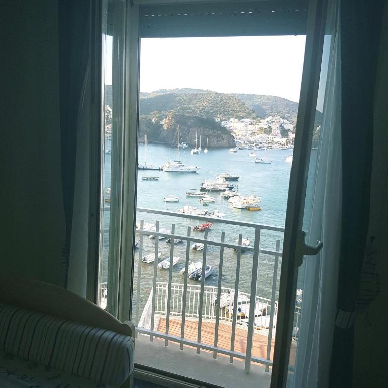 Hotel La Baia - Camera Tripla con Vista Mare - 3
