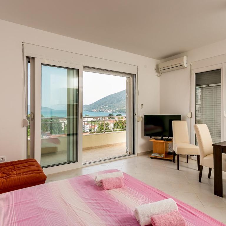 Apartments Lille - Family Studio with Balcony and Sea View - 10