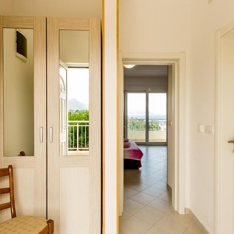 Apartments Lille - Family Studio with Balcony and Sea View - 1