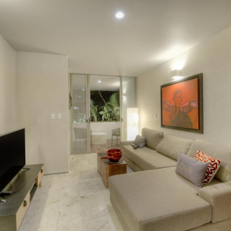 Eco-chic Design Condos Wrapped in Nature's Elements by Stella Rentals - Apartamento con balcón - 10