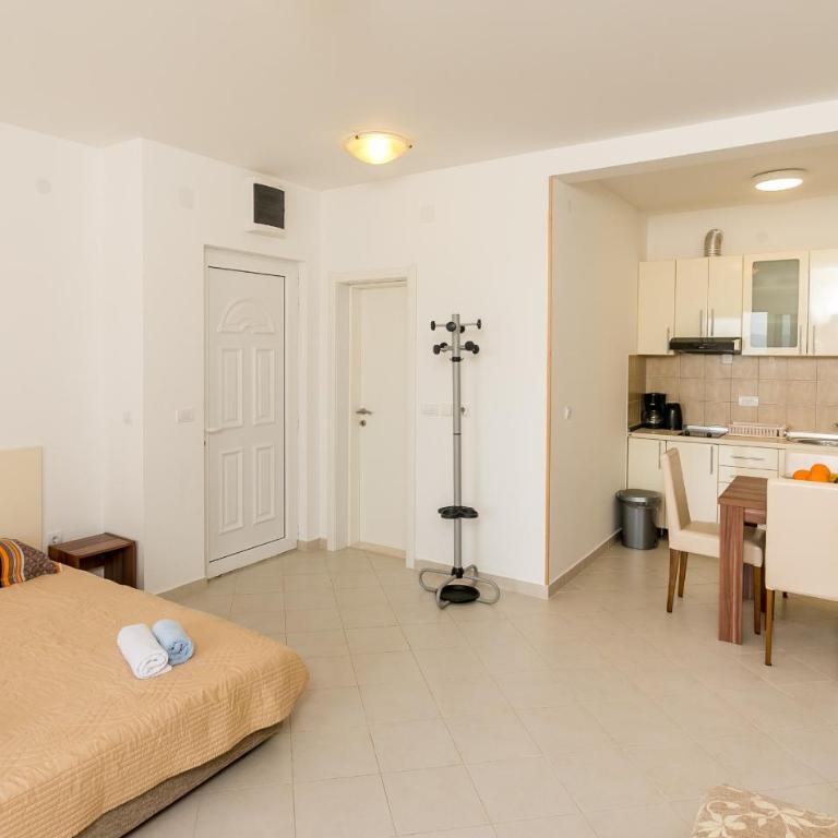 Apartments Lille - Family Studio with Terrace and Sea View - 7