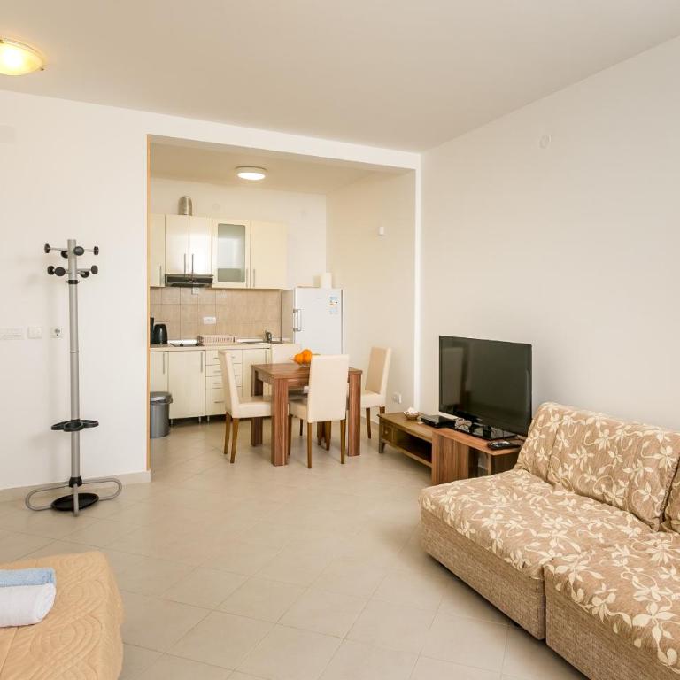 Apartments Lille - Family Studio with Terrace and Sea View - 8