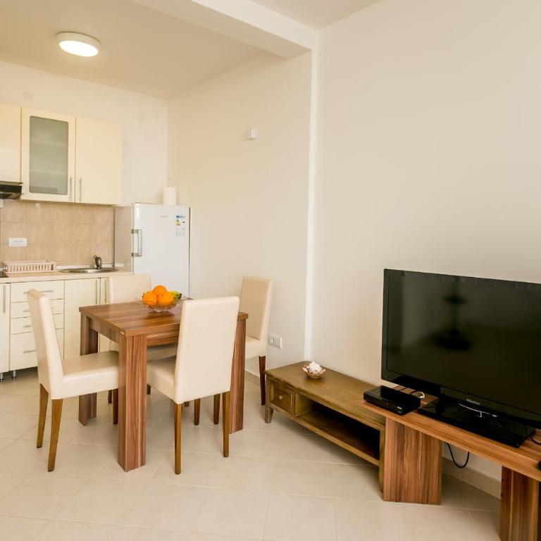 Apartments Lille - Family Studio with Terrace and Sea View - 4