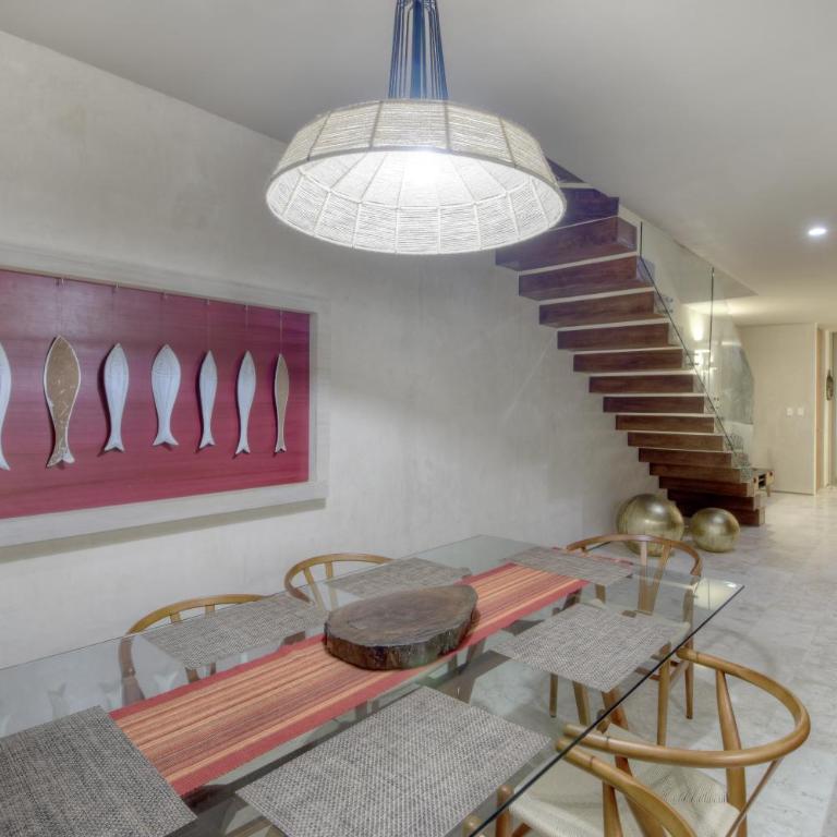 Eco-chic Design Condos Wrapped in Nature's Elements by Stella Rentals - Apartamento con balcón - 7