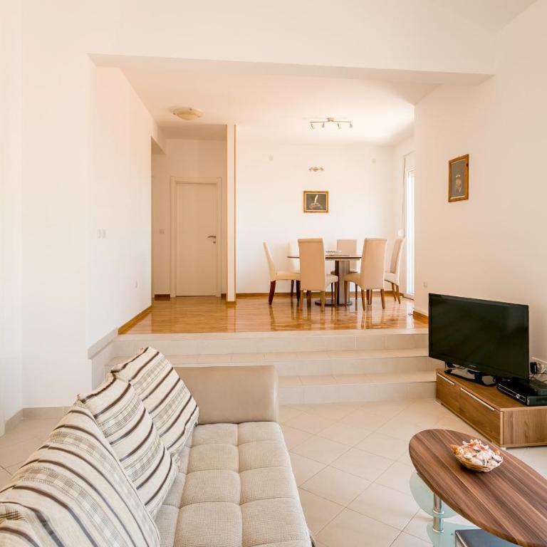 Apartments Lille - Two-Bedroom Apartment with Sea View - 15