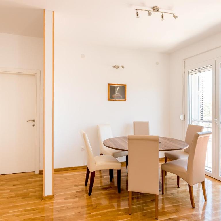 Apartments Lille - Two-Bedroom Apartment with Sea View - 16