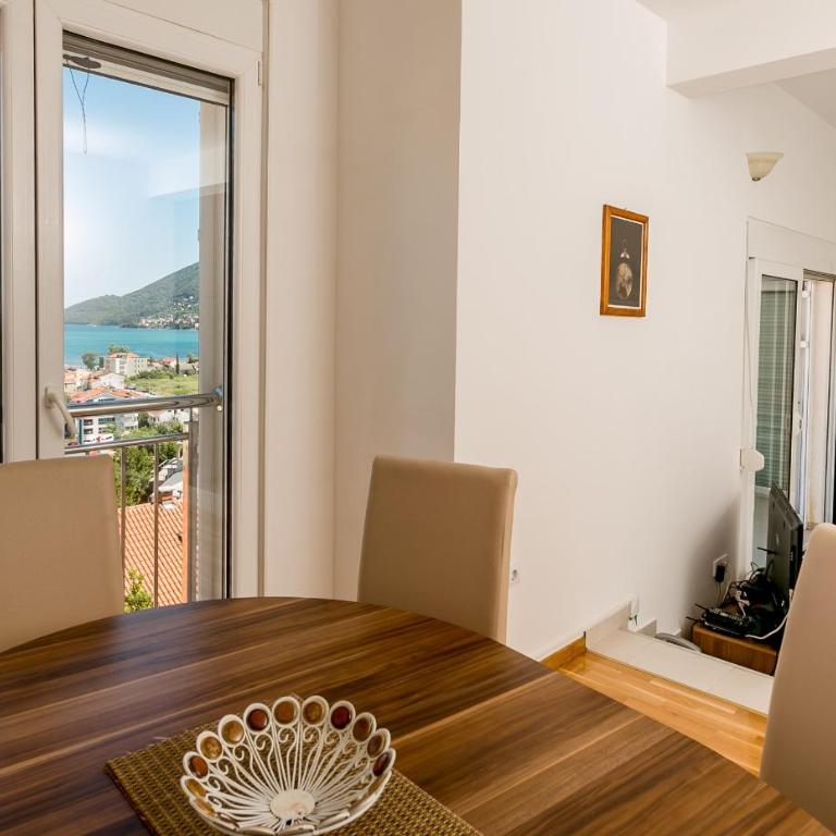 Apartments Lille - Two-Bedroom Apartment with Sea View - 17