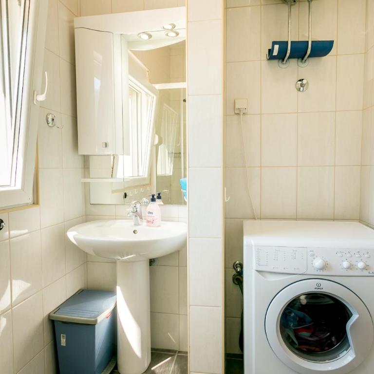 Apartments Lille - Two-Bedroom Apartment with Sea View - 11