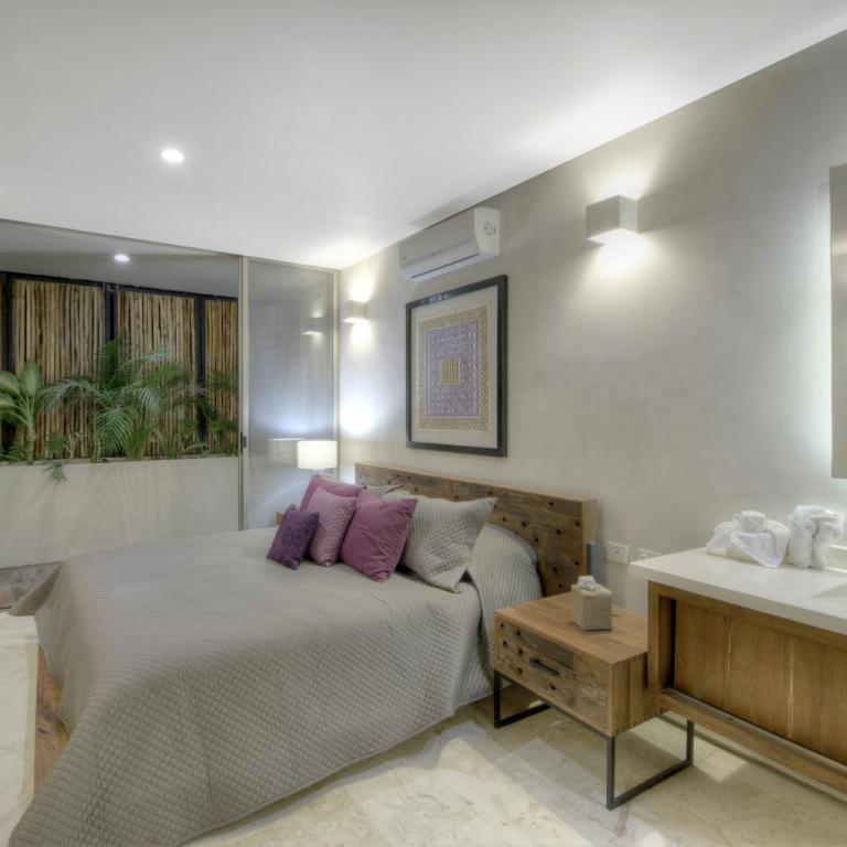 Eco-chic Design Condos Wrapped in Nature's Elements by Stella Rentals - Apartamento con balcón - 17